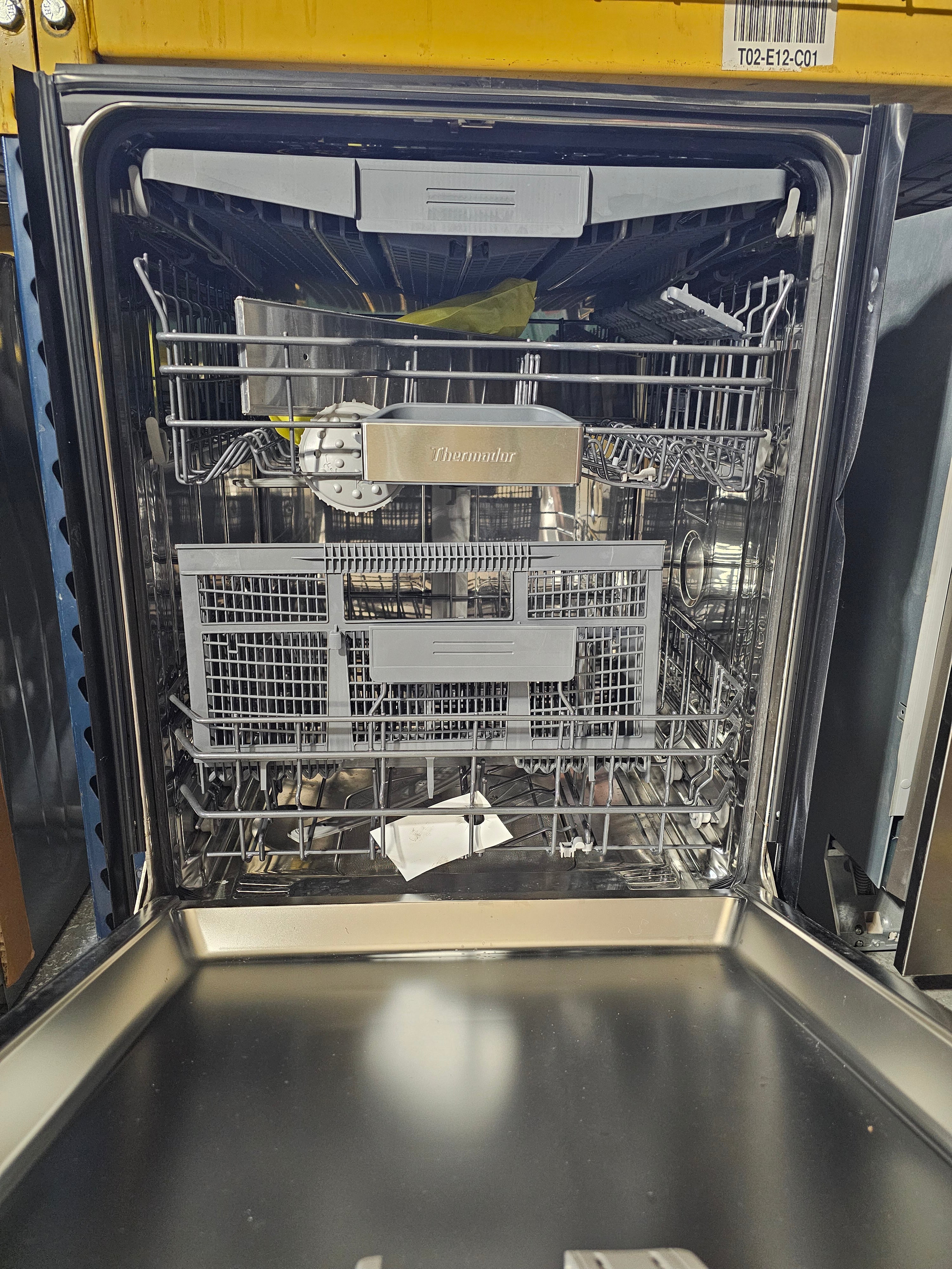 Thermador 24 Inch Fully Integrated Built-In Smart Dishwasher with 16 Place Settings, 5 Wash Cycles, 48 dBA, and ENERGY STAR®: Panel Ready